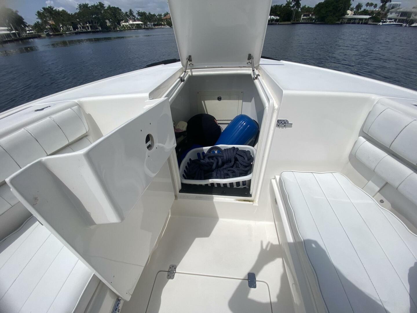 2006 Intrepid 370 - Image 24