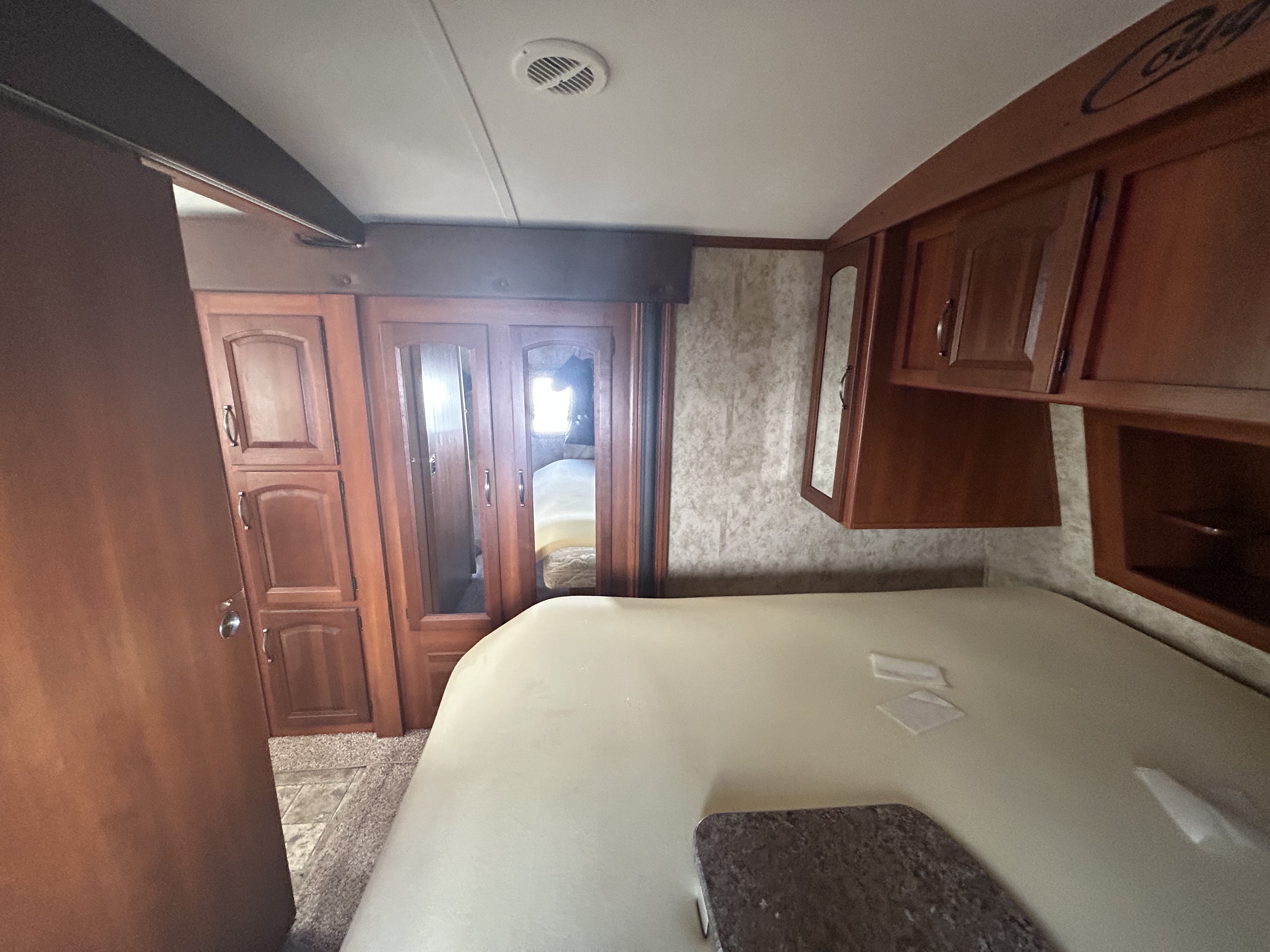 2012 Keystone Cougar XLite 31RKS - Image 19
