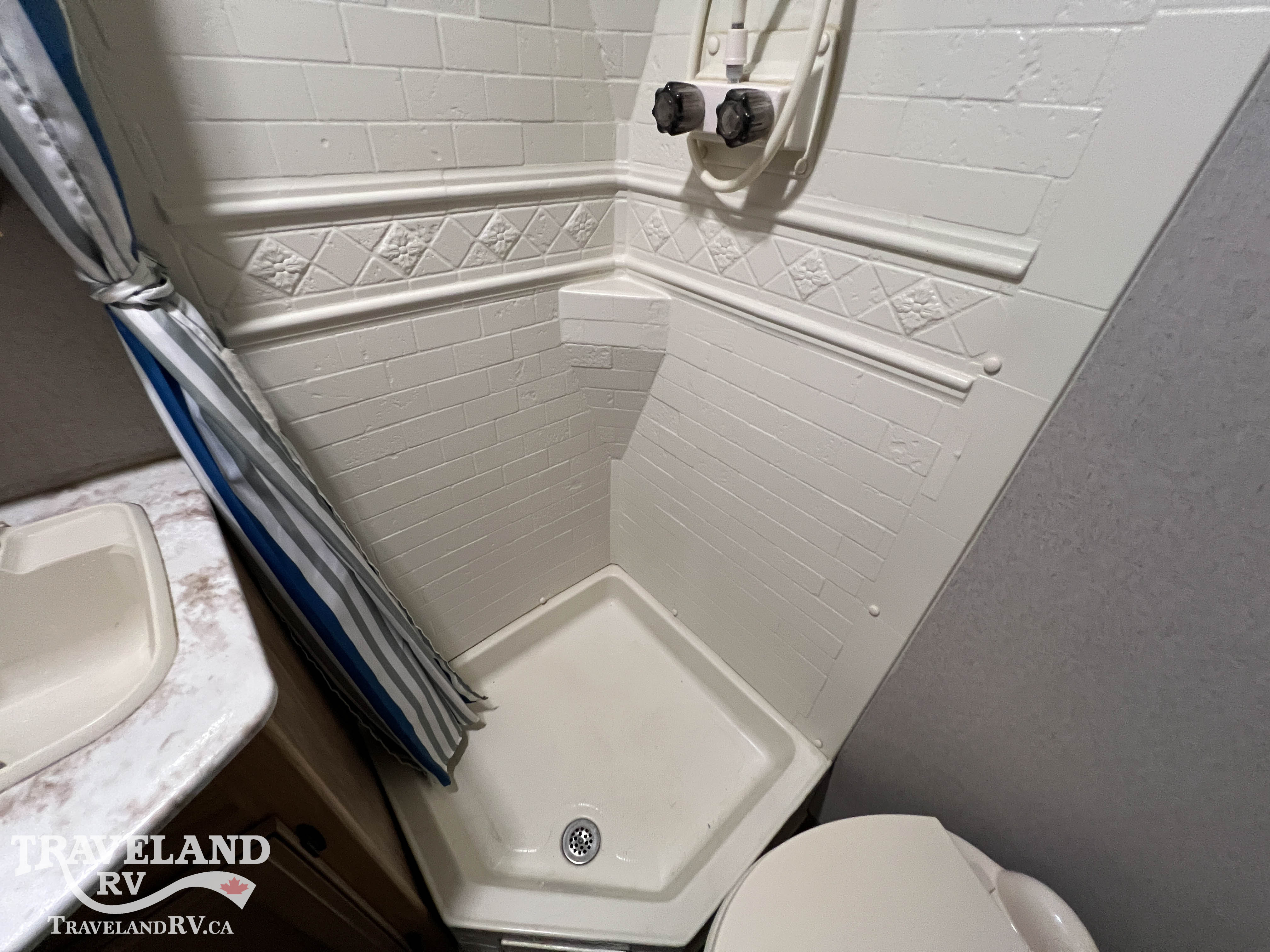 2019 Coachmen Freedom Express Ultra Lite 204RD - Image 25