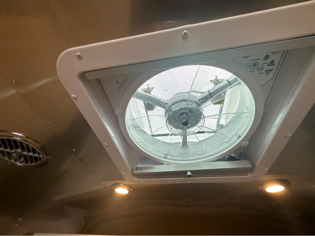 2026 AIRSTREAM FLYING CLOUD 23FBT - Image 25