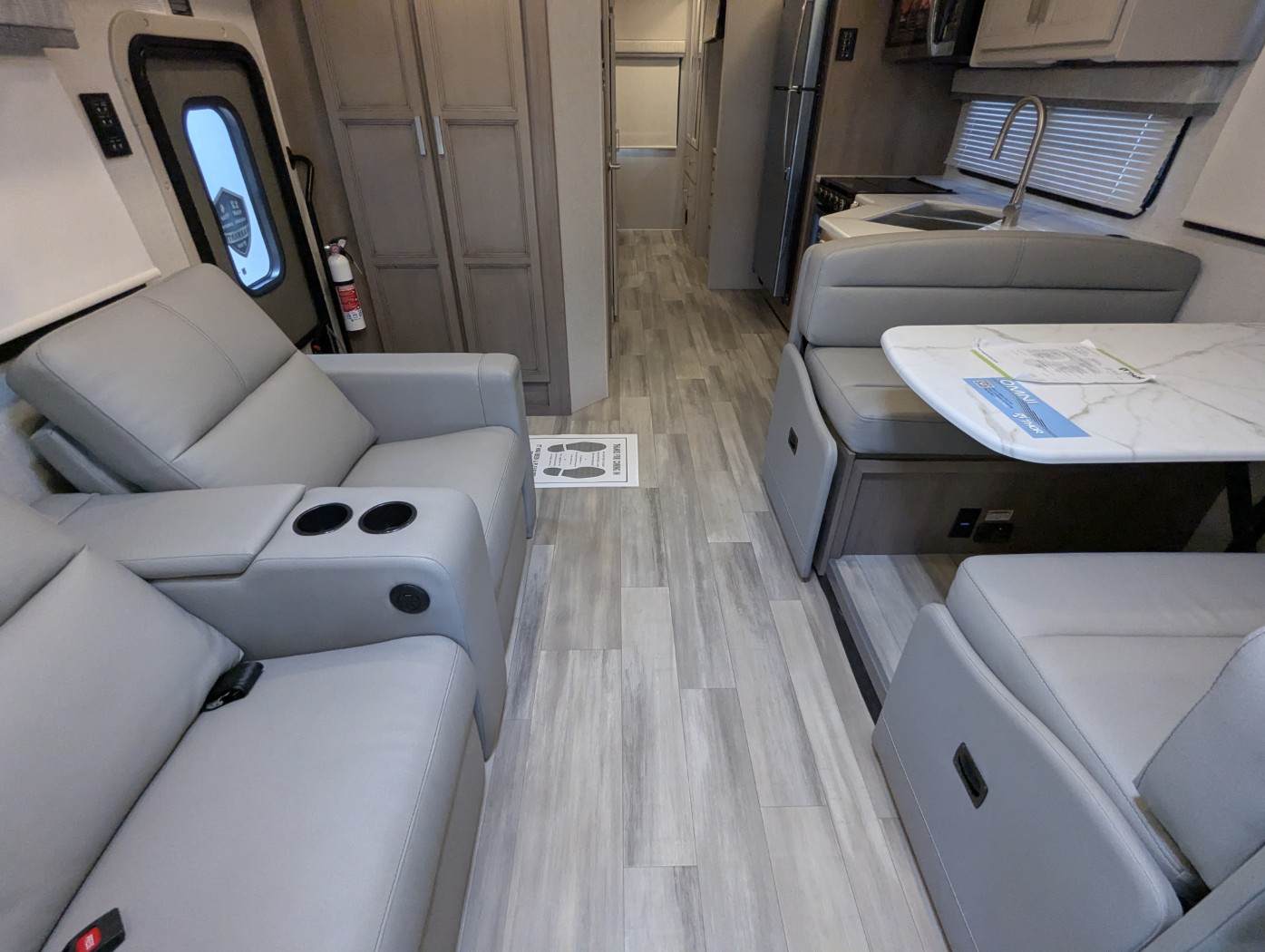 2027 Thor Motor Coach Omni X32 - Image 34