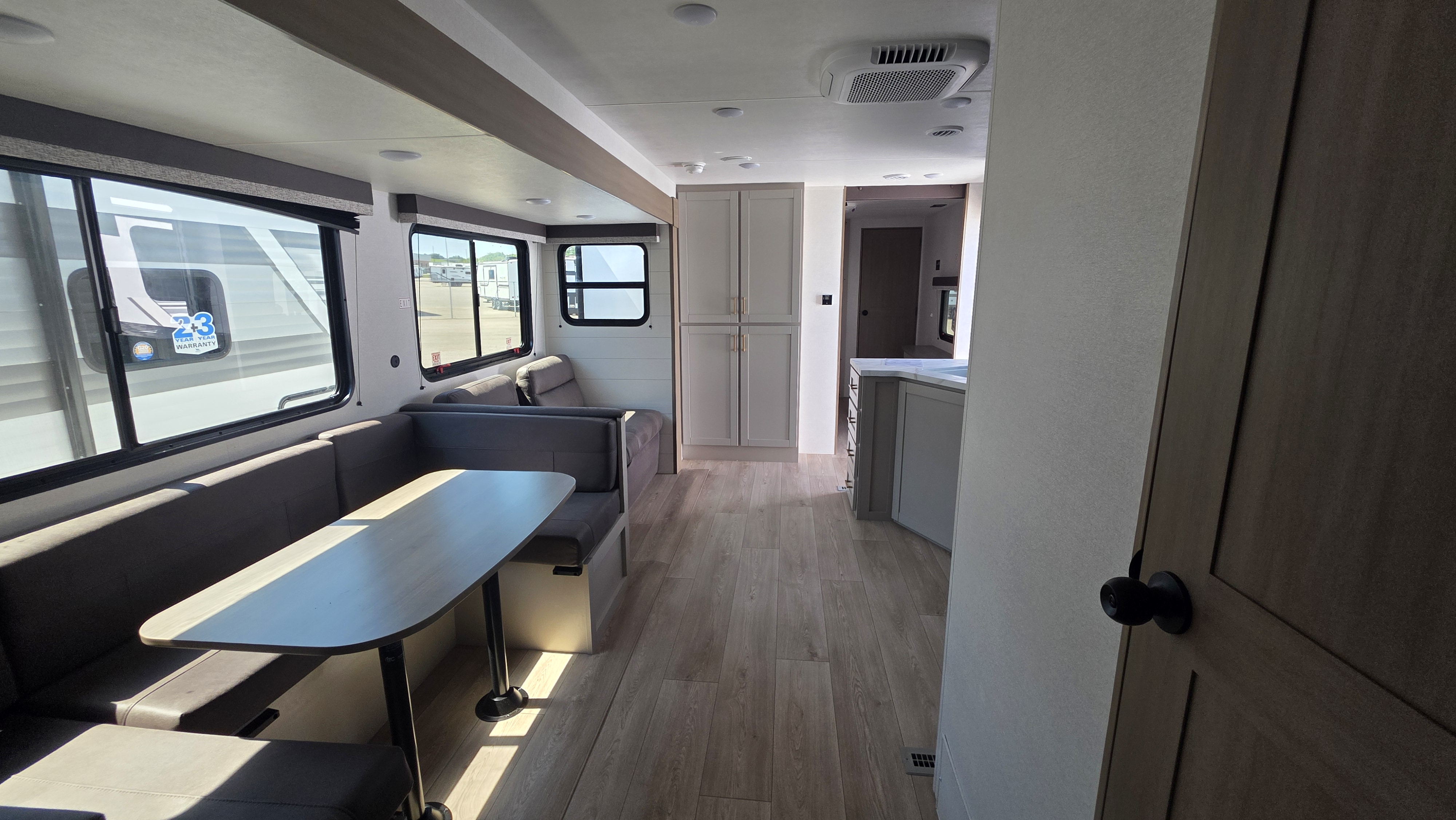 2027 JAYCO JAY FLIGHT 325BHT - Image 10