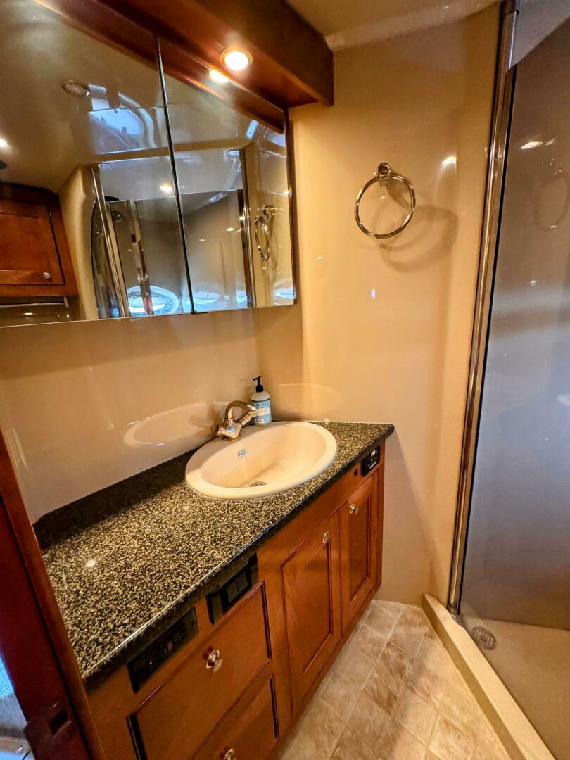 2005 Cruisers Yachts 540 Express - Image 55