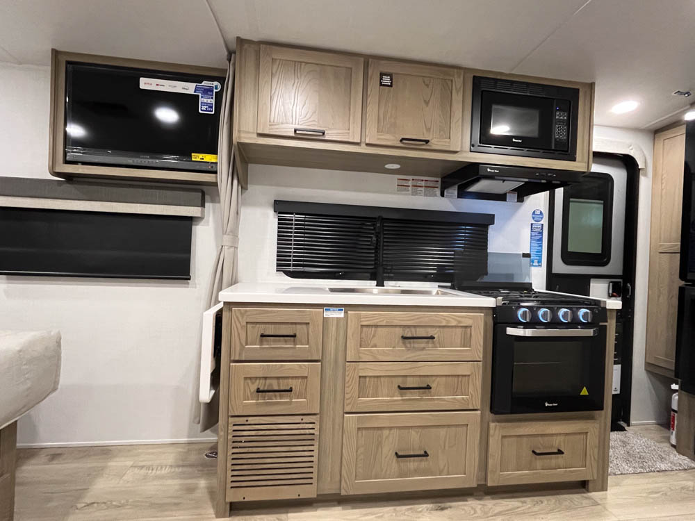 2027 Forest River Rockwood Mini Lite 2109S - Image 10