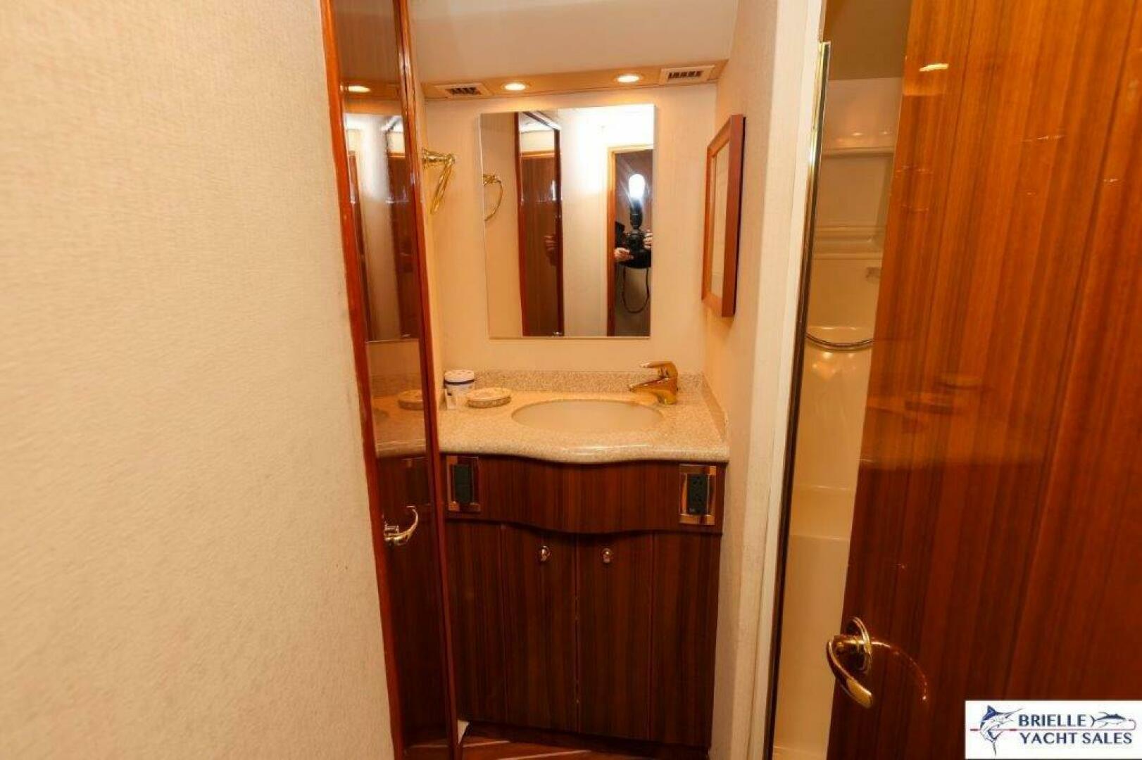 2005 Viking 45 Convertible - Image 22