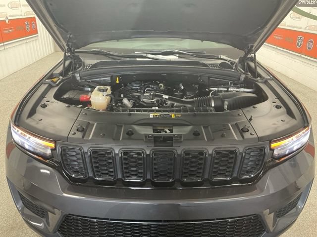 2025 Jeep Grand Cherokee Altitude X 4X4 - Image 11