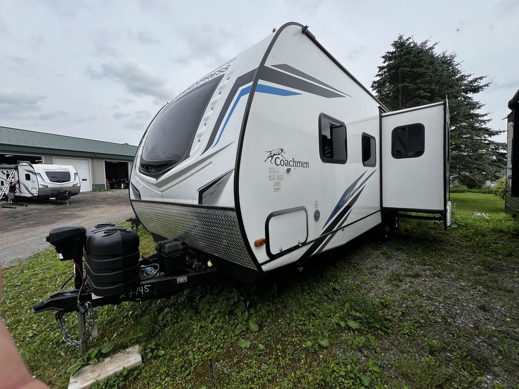 2023 Coachman 252 - Image 4