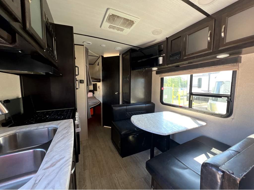 2019 COACHMEN SPIRIT 2245BH - Image 5