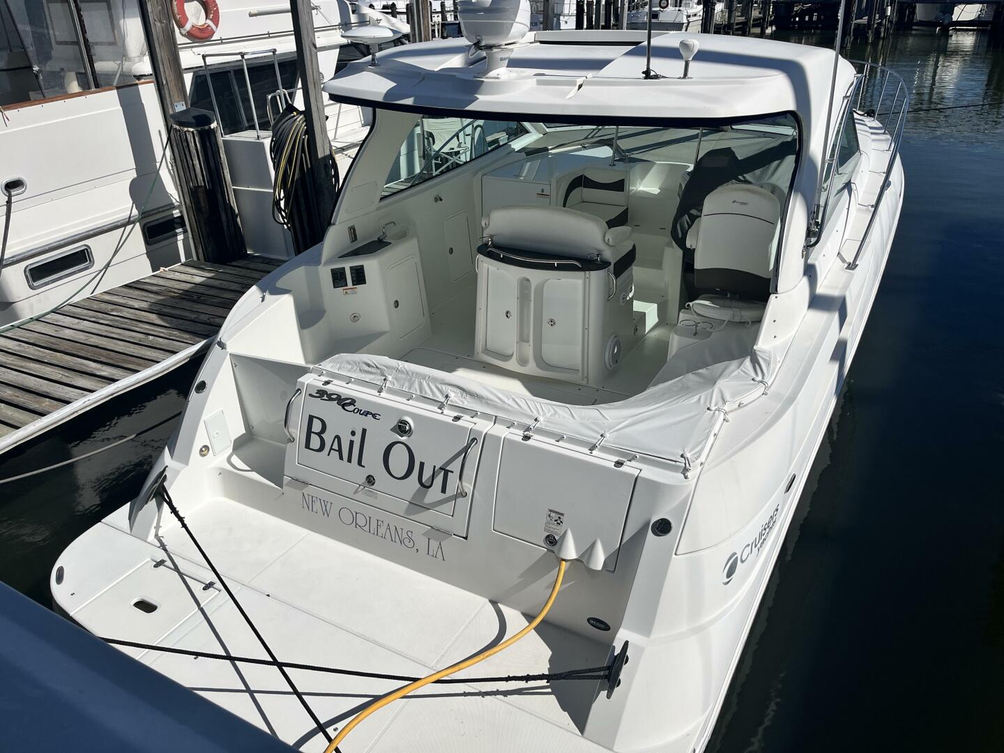 2008 Cruisers Yachts 390 Sport Coupe - Image 3
