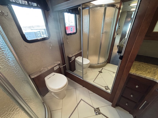 2014 Coachmen Cross Country 404RB - Image 33