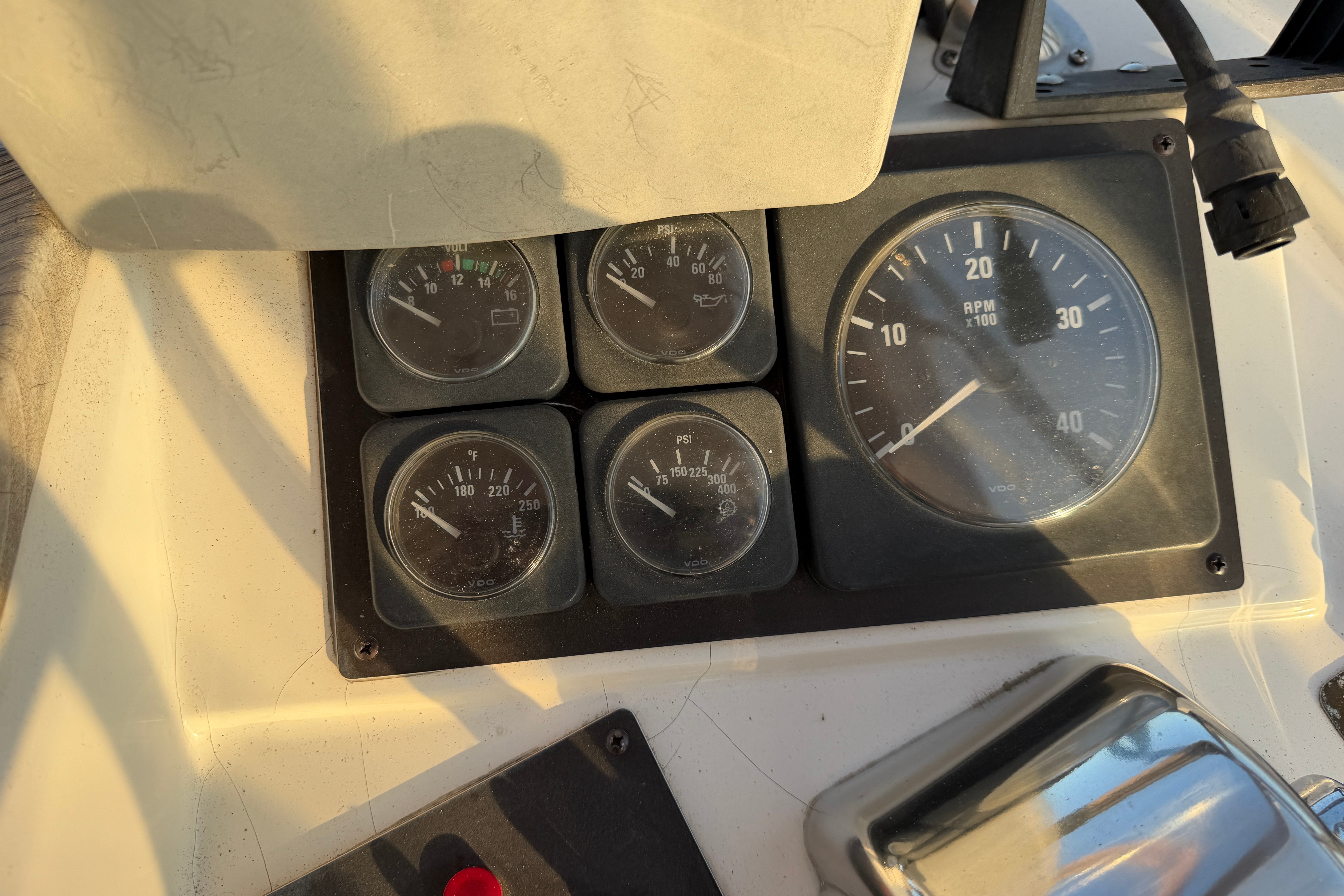 1998 Sabreline 36 AFT CABIN - Image 62
