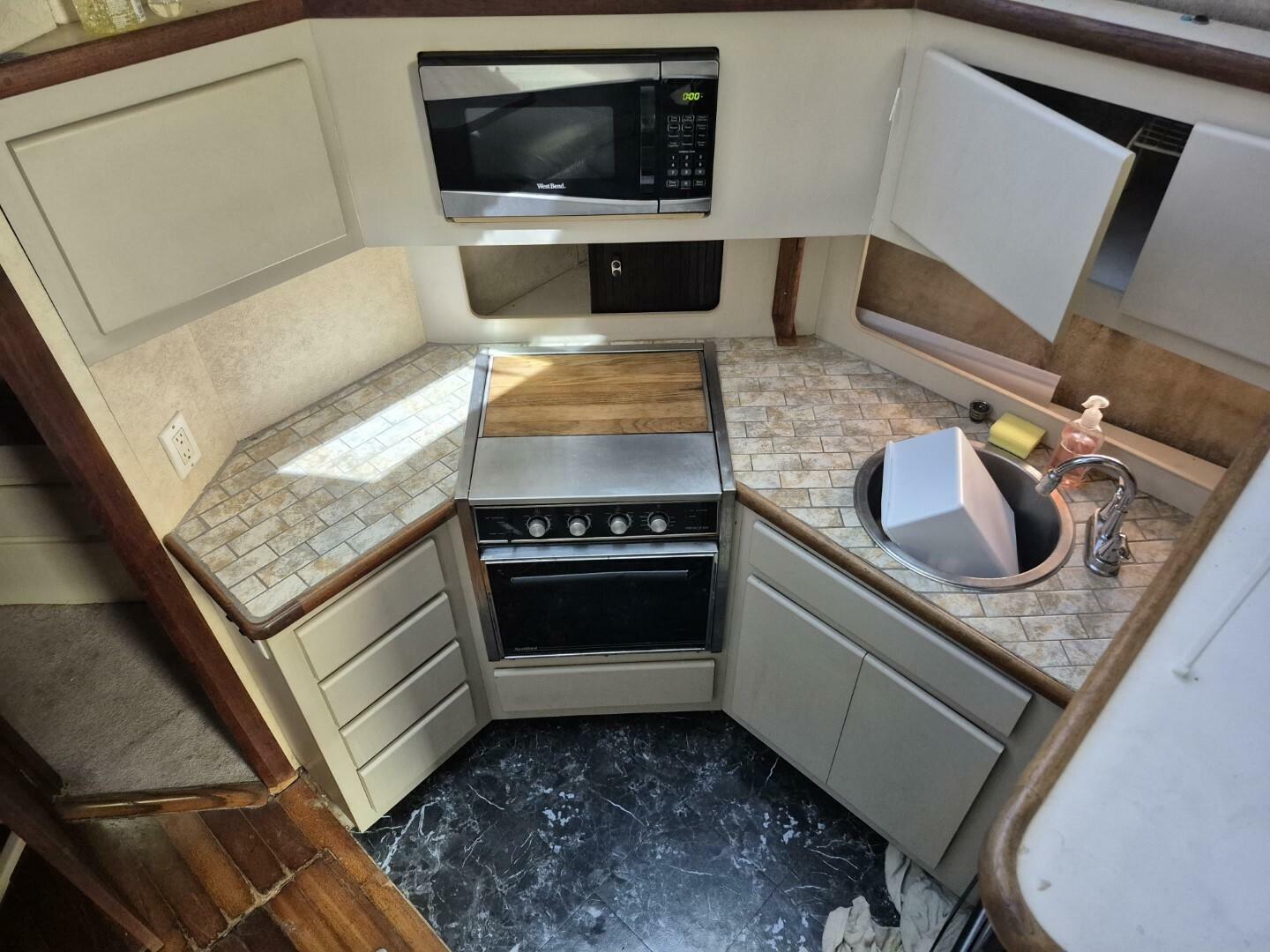 1991 Carver - Image 25