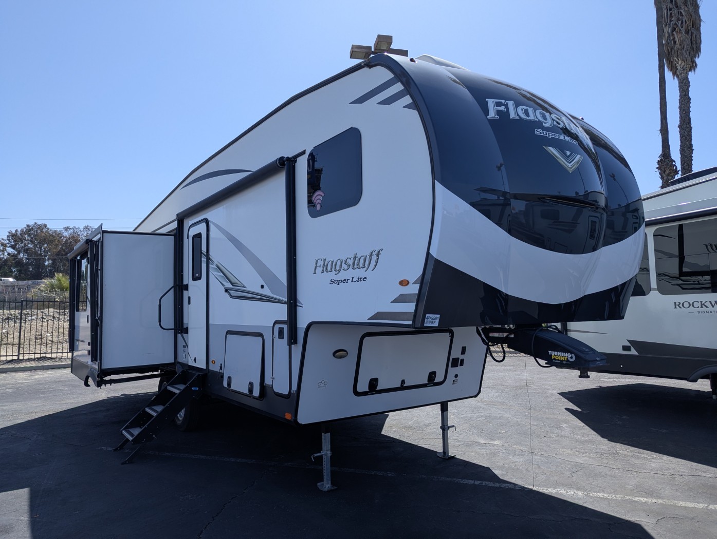 2020 Forest River Flagstaff Super Lite 528IKWS - Image 1