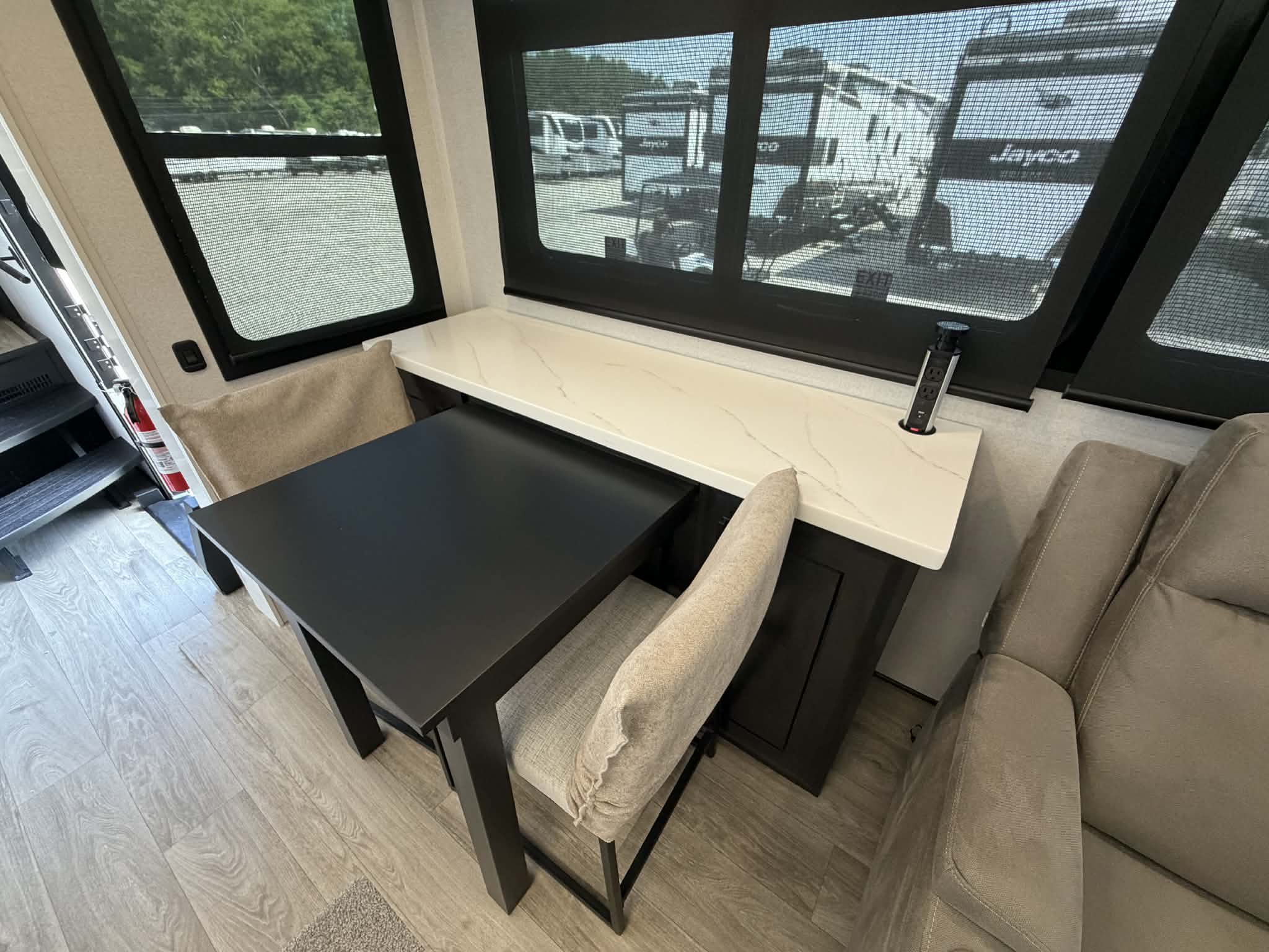 2027 JAYCO PINNACLE 32RLTS - Image 31