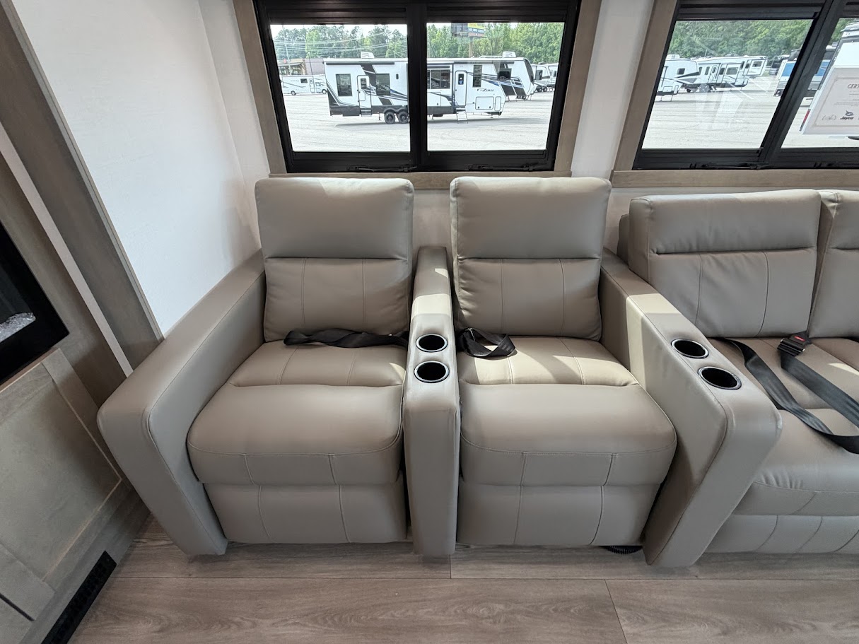 2027 JAYCO PRECEPT 36C - Image 23