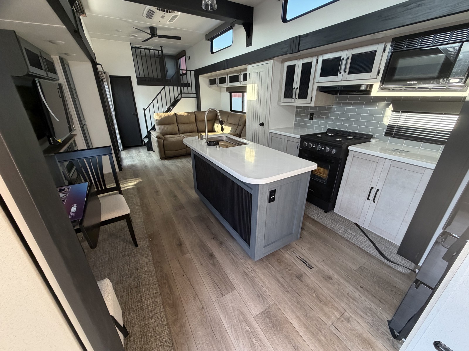 2026 PALOMINO PUMA 420LFT - Image 11
