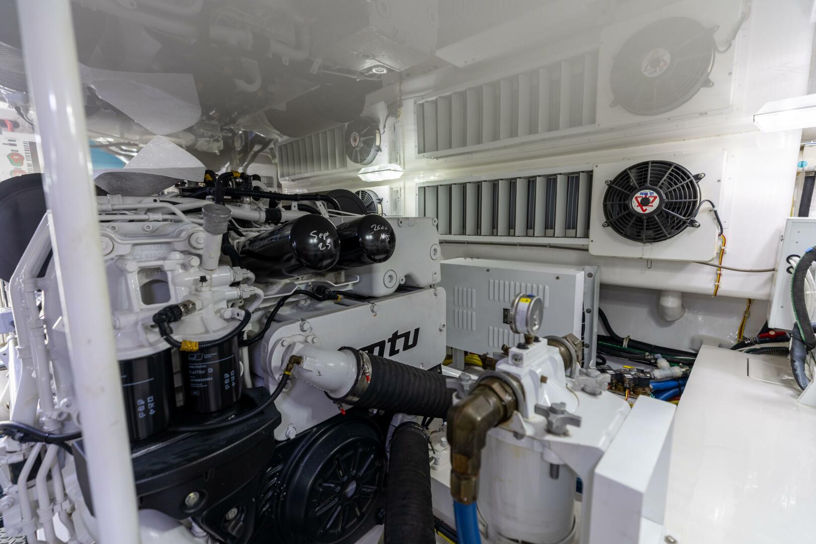 2020 Viking 62 Convertible - Image 47