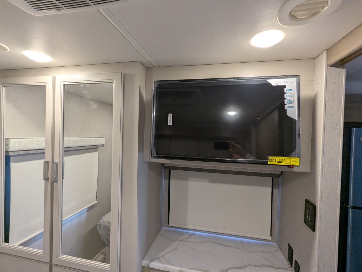 2027 Thor Motor Coach Omni X32 - Image 24