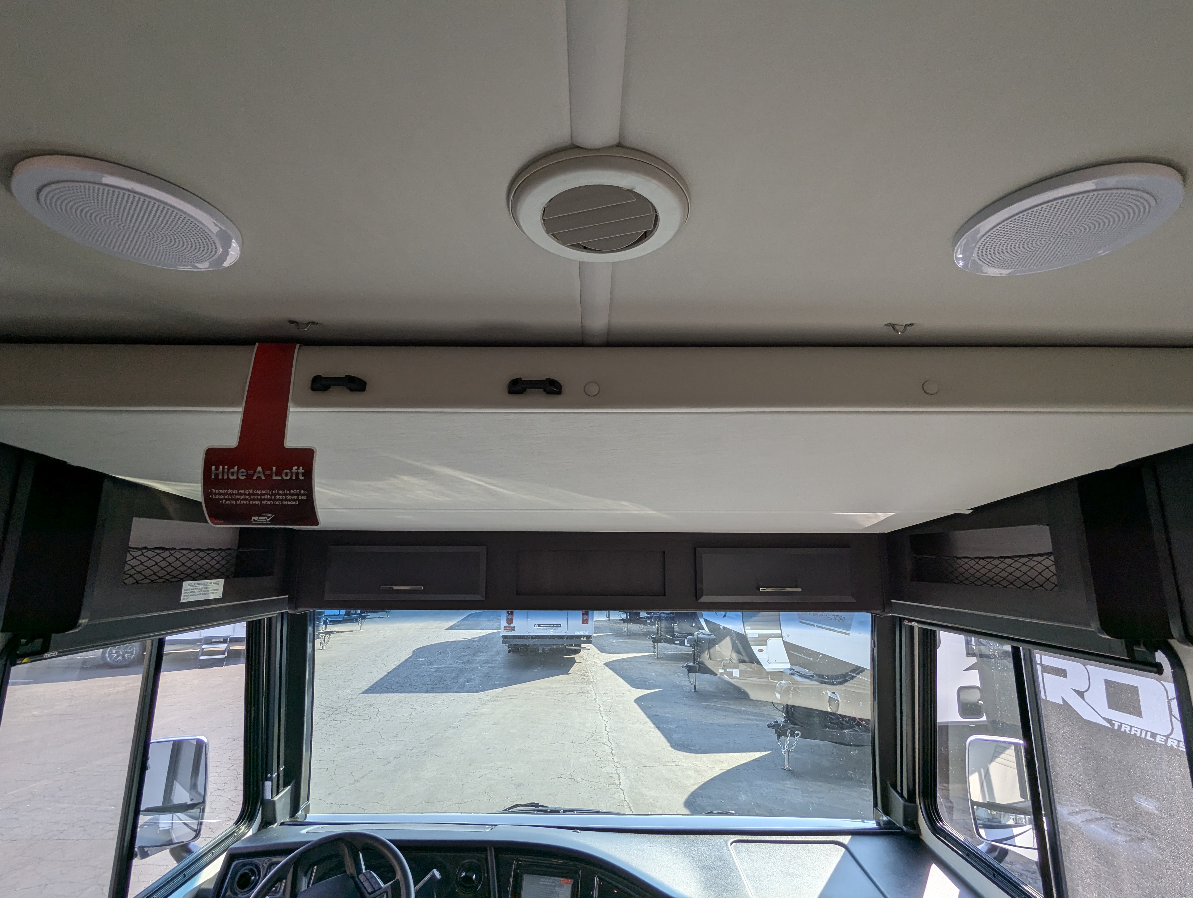 2026 Fleetwood Flair 29M - Image 12