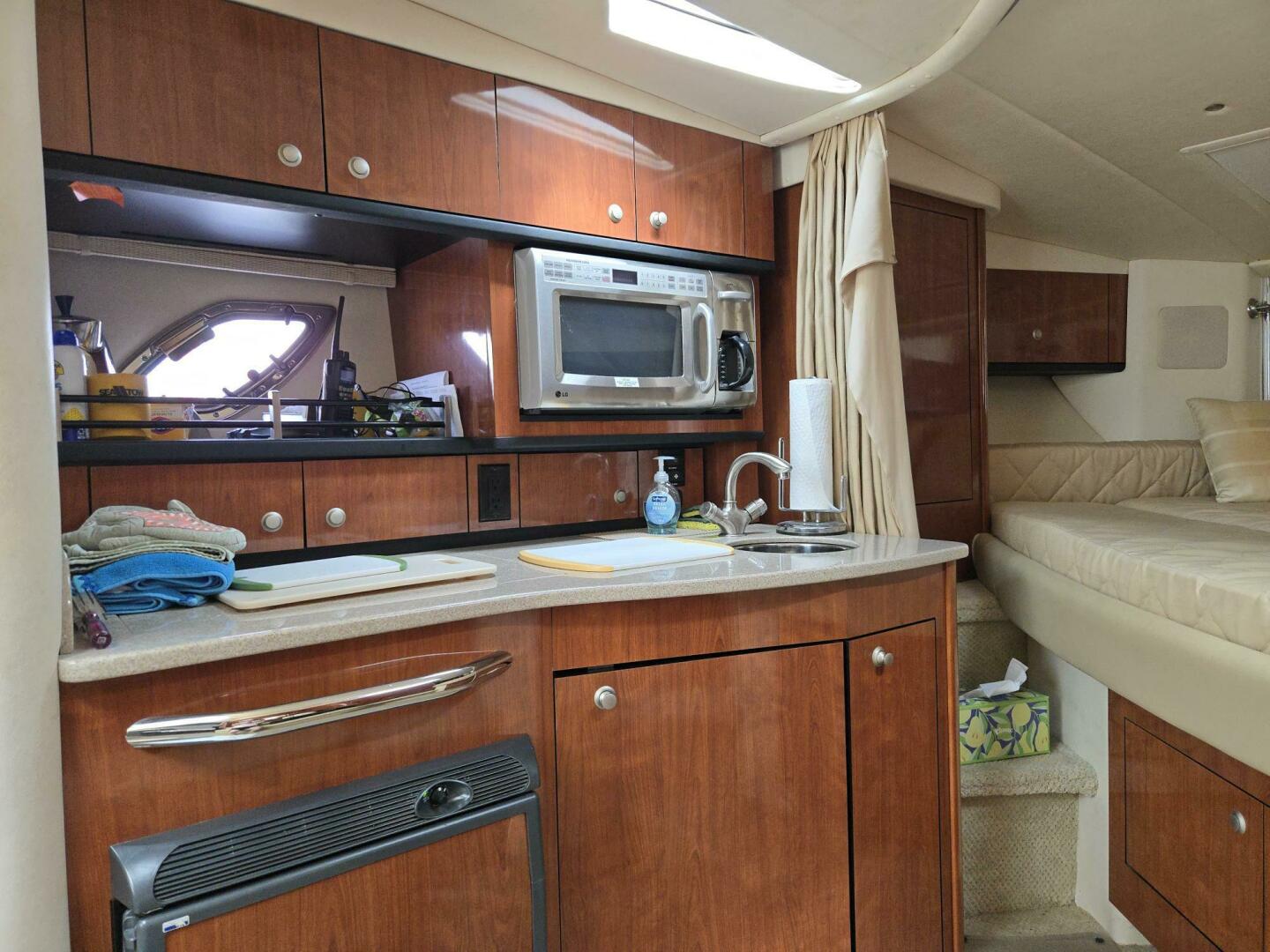 2007 Sea Ray 310 Sundancer - Image 13