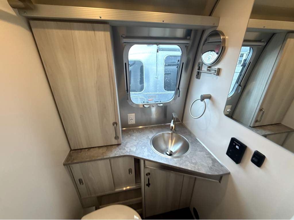 2026 Airstream International 25FB - Image 30
