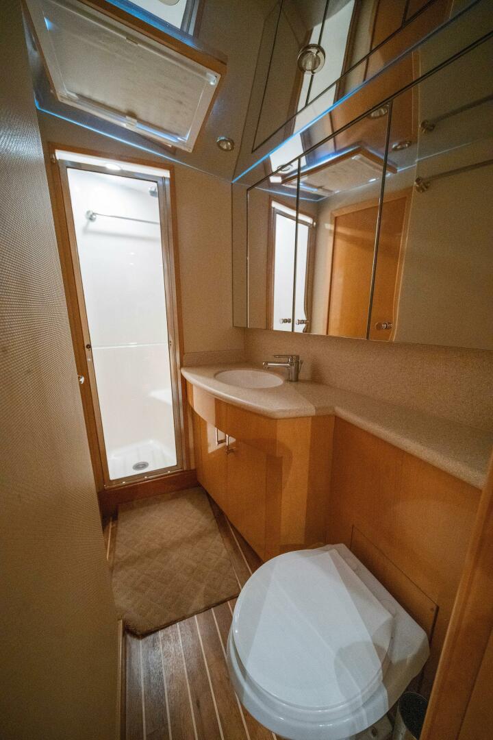 2003 Hatteras 54 Convertible - Image 19