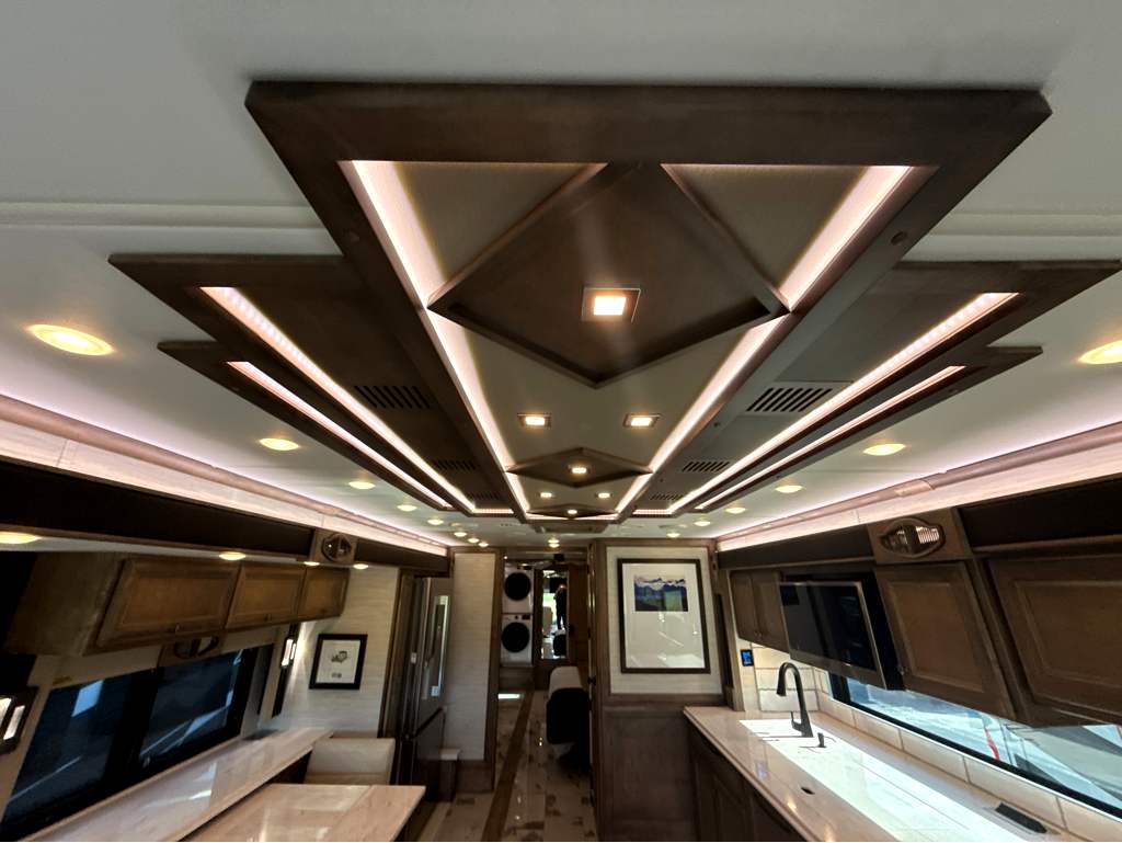 2027 TIFFIN PHAETON 40 RTH - Image 17
