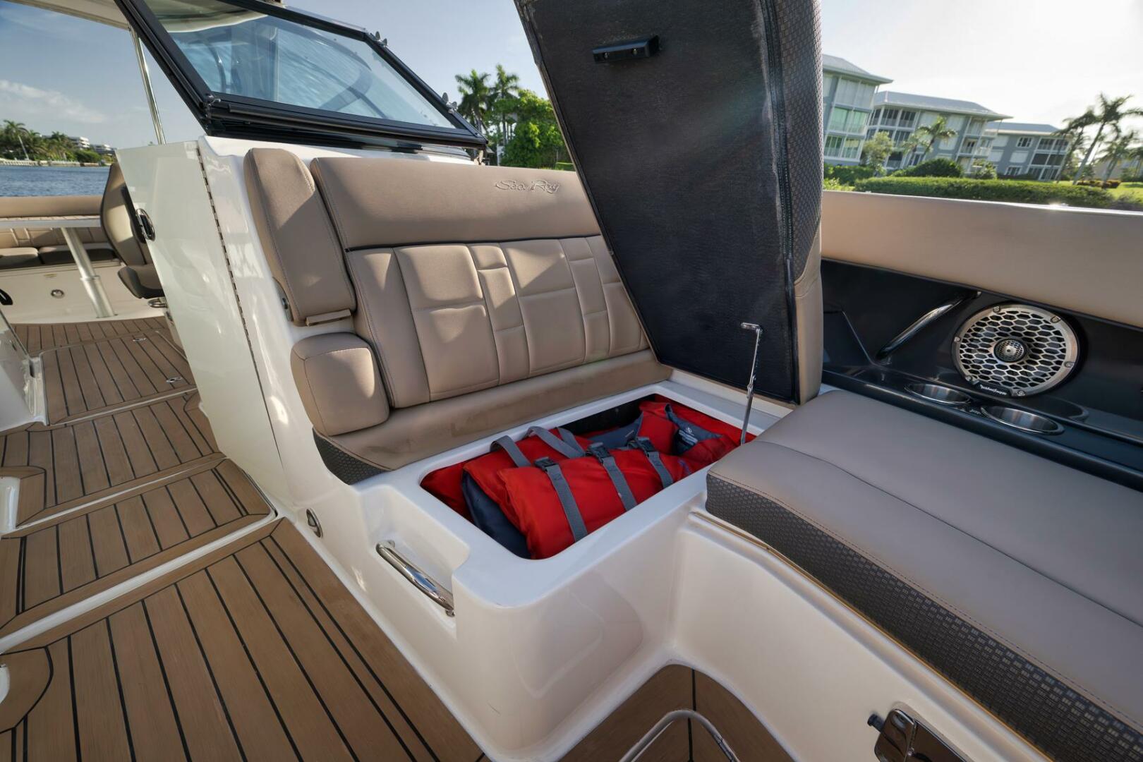 2016 Sea Ray 350 SLX - Image 11