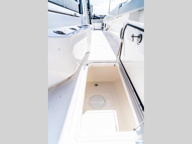 2024 Invincible 37 CATAMARAN - Image 16