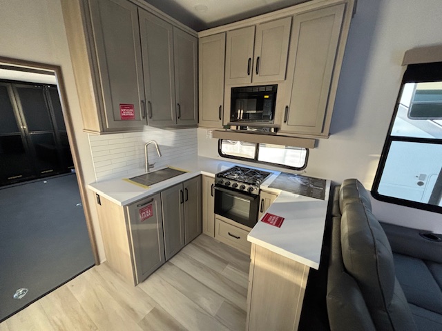 2026 Grand Design Momentum G-Class 415G - Image 21