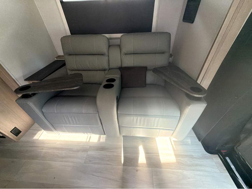 2026 FOREST RIVER SUNSEEKER 2400BDS - Image 20