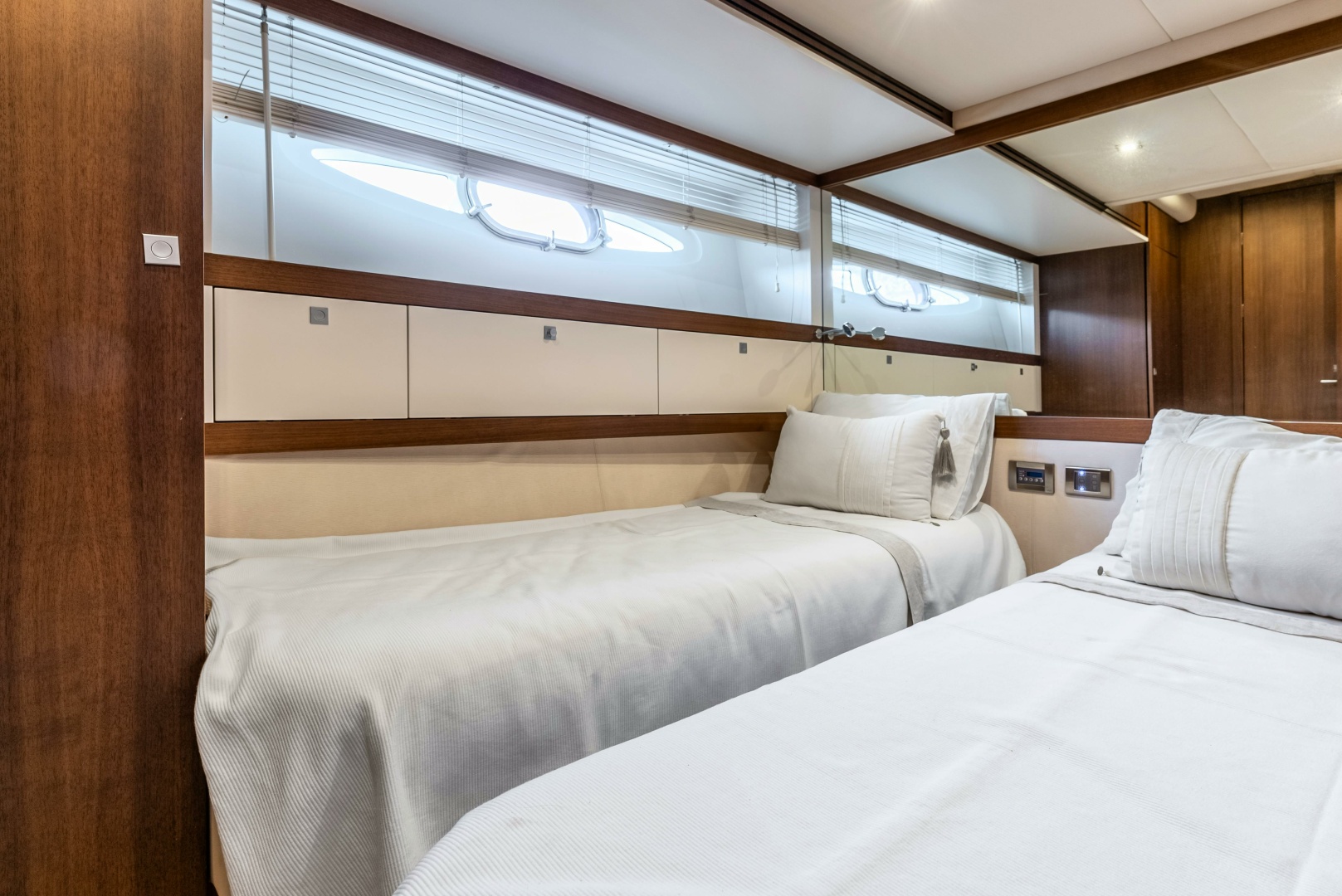 2012 Numarine - Image 33