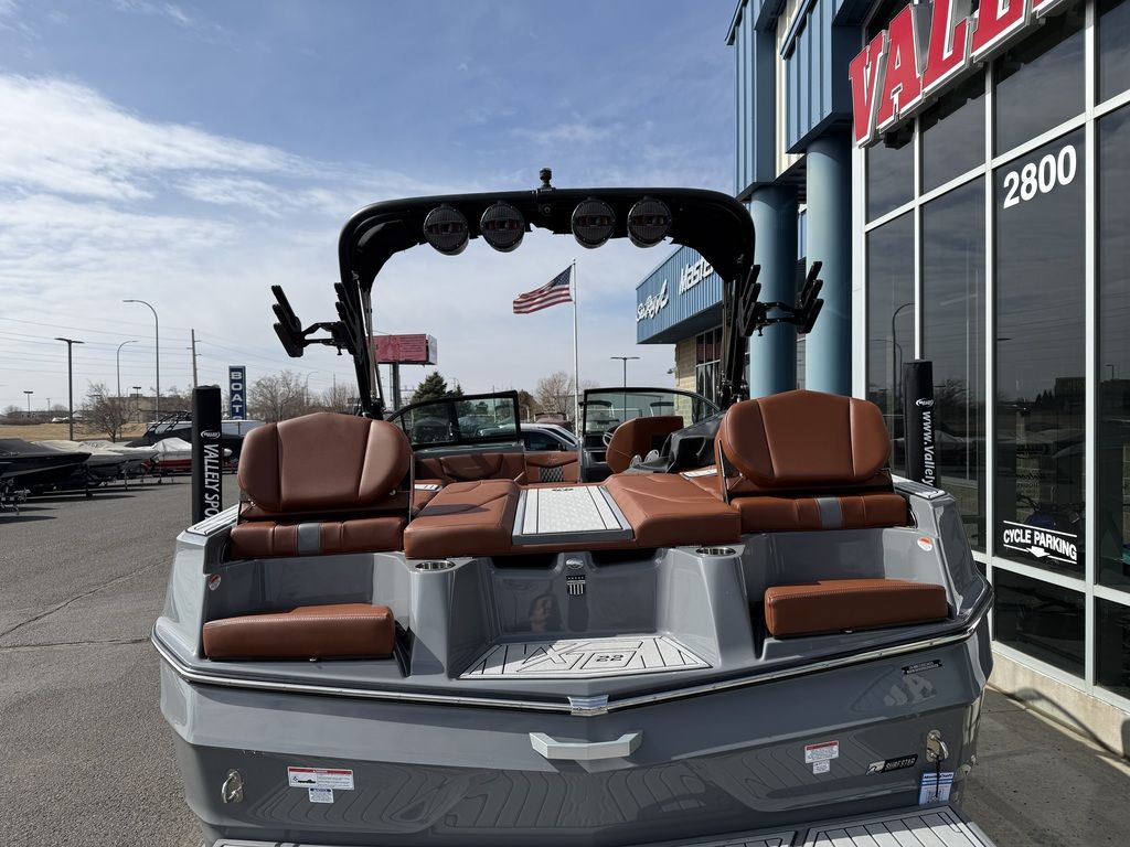 2025 MasterCraft XT22 - Image 7