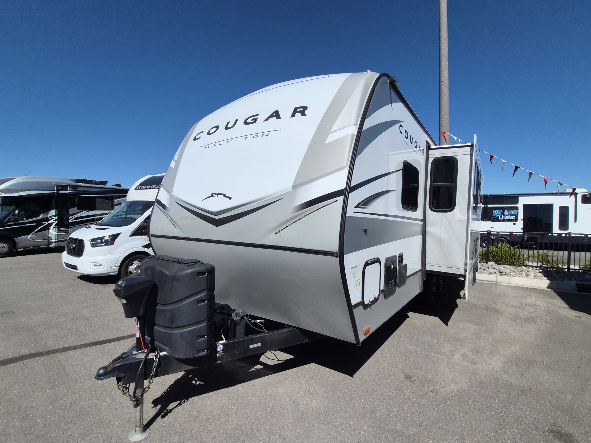 2023 Keystone Cougar Half-Ton 22MLSWE - Image 3
