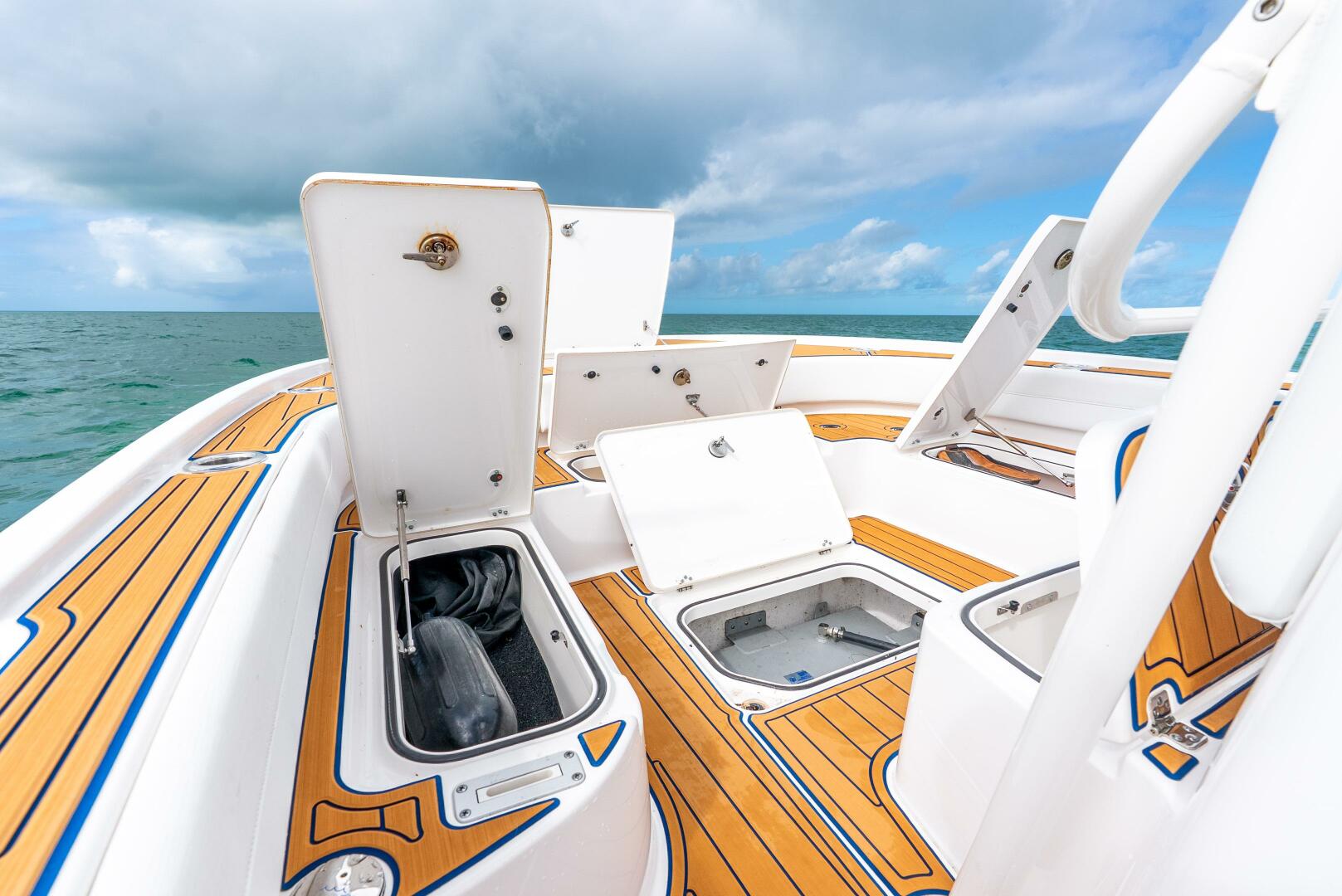 2024 Caymas Hybrid Boat 281 HB - Image 12