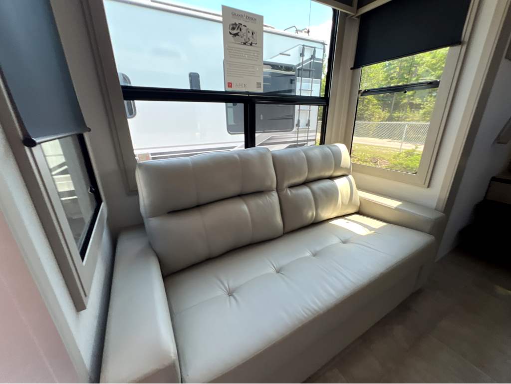 2026 GRAND DESIGN SOLITUDE 390RK - Image 8