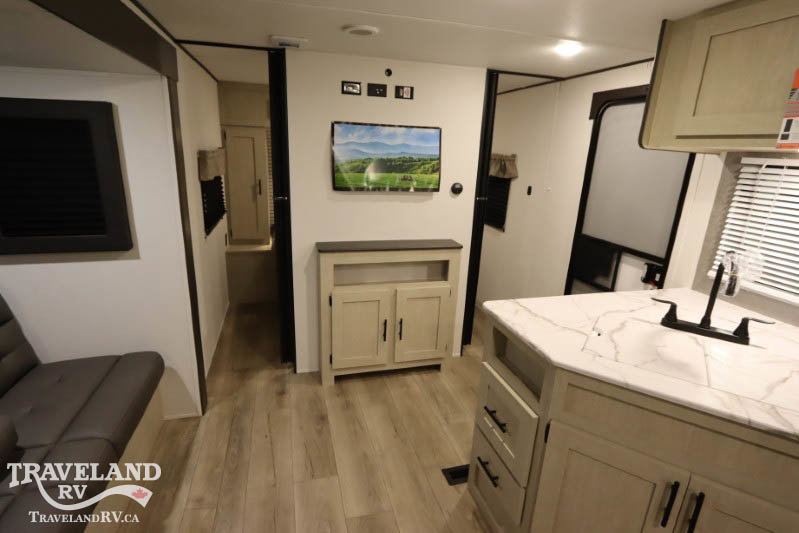 2025 Coachmen Northern Spirit DLX 5320BEDS - Image 11