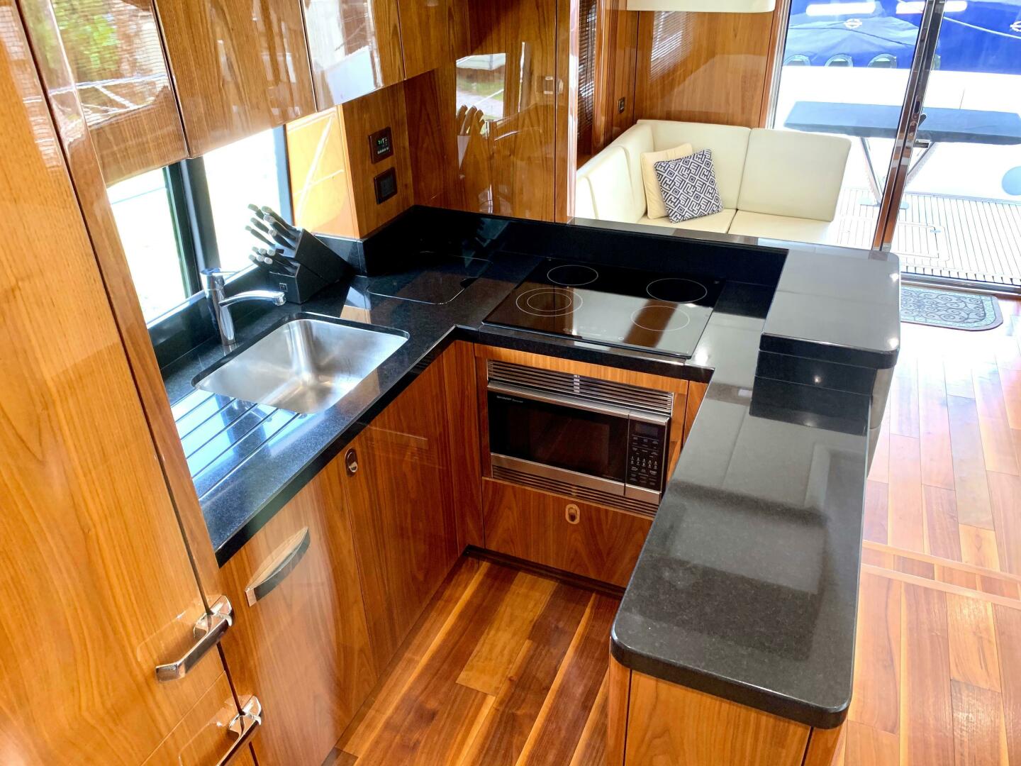 2016 Sunseeker Manhattan 65 - Image 7