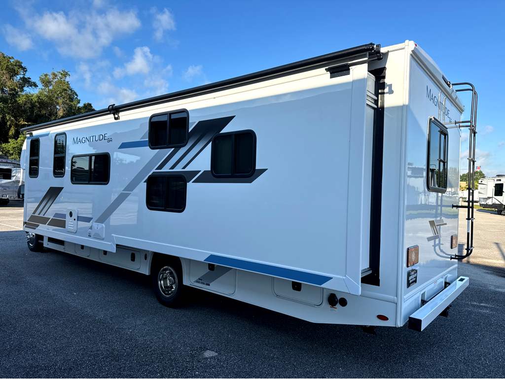 2027 THOR MOTOR COACH MAGNITUDE GA31 - Image 6