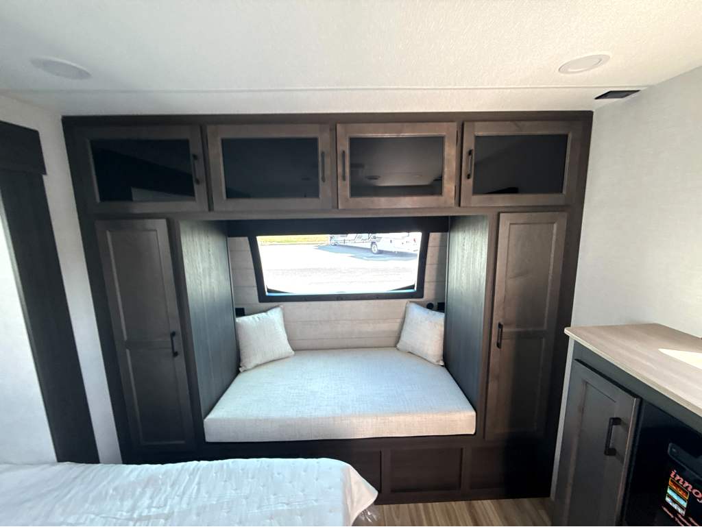 2027 VENTURE RV SPORTTREK 336VRK - Image 19