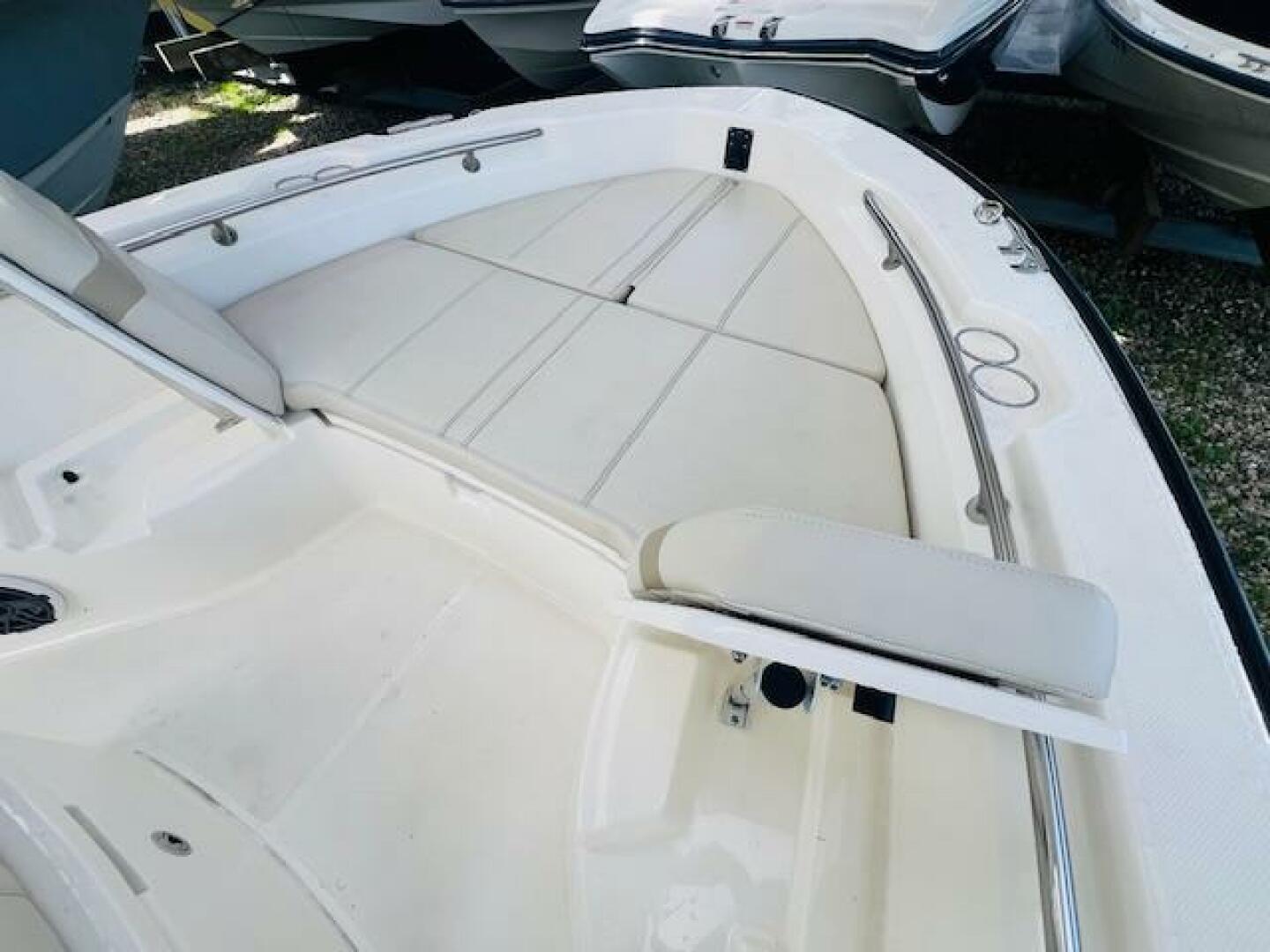 2023 Boston Whaler 250 DAUNTLESS Base - Image 12