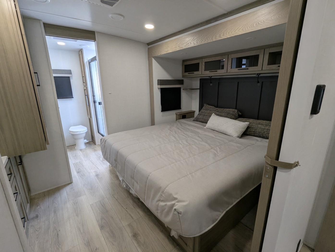 2026 Forest River Rockwood Signature 8263MBR - Image 17