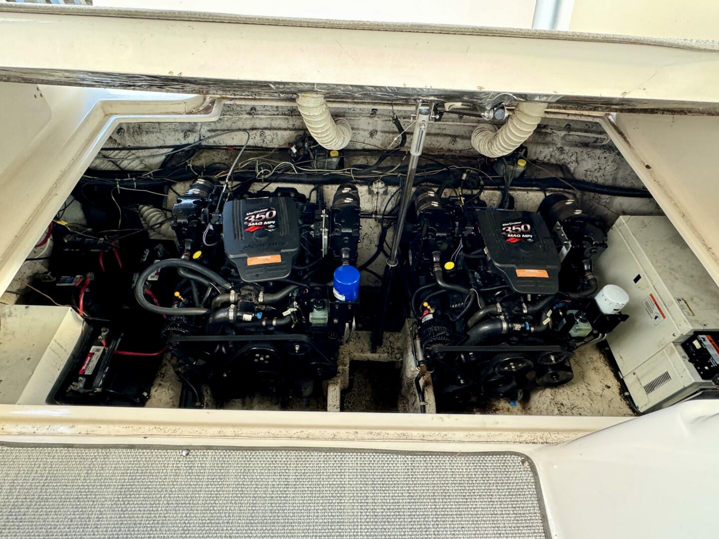 2004 Rinker 342 Fiesta Vee - Image 81