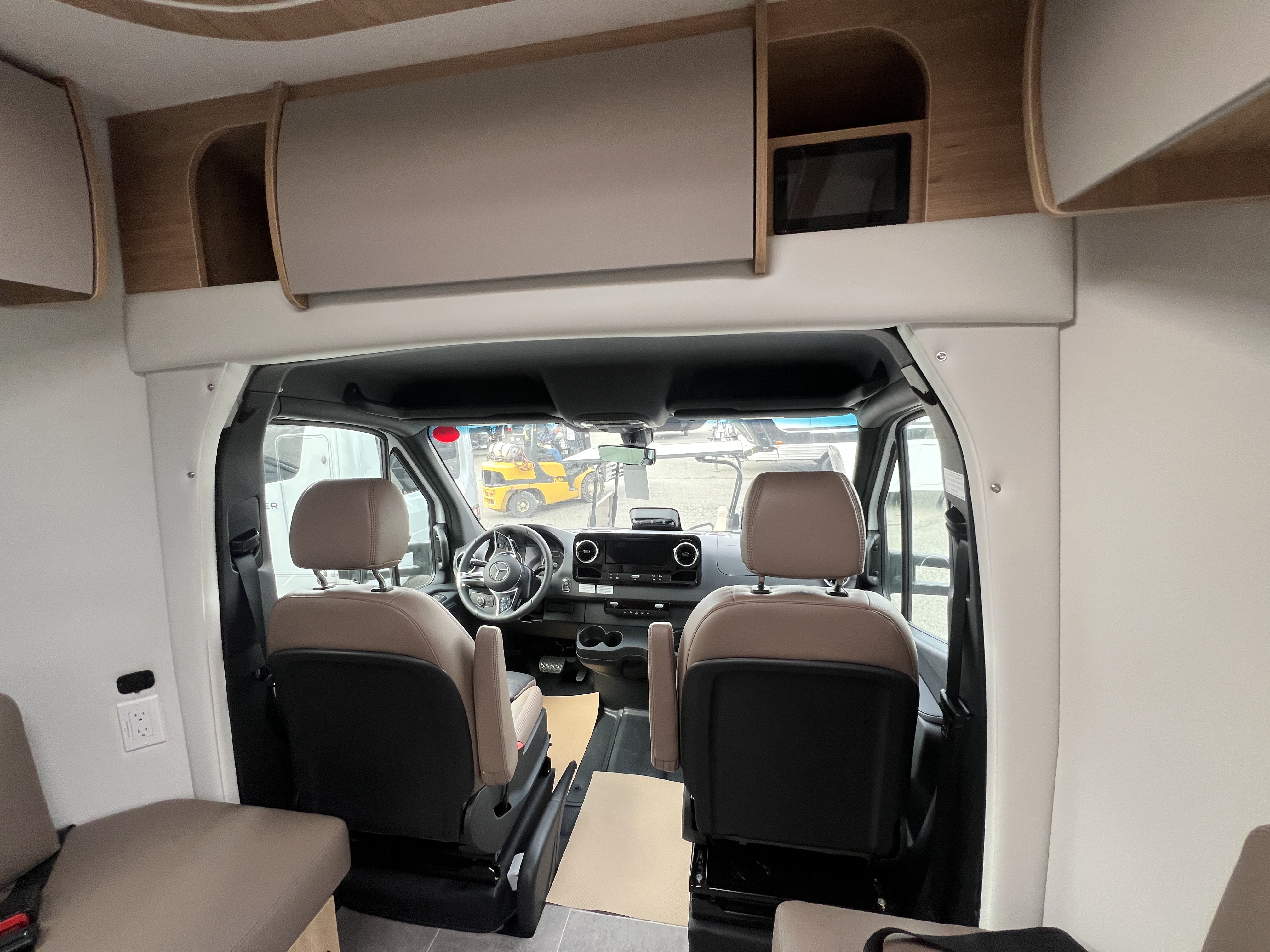 2027 Leisure Travel UNITY U24TB-AWD - Image 6