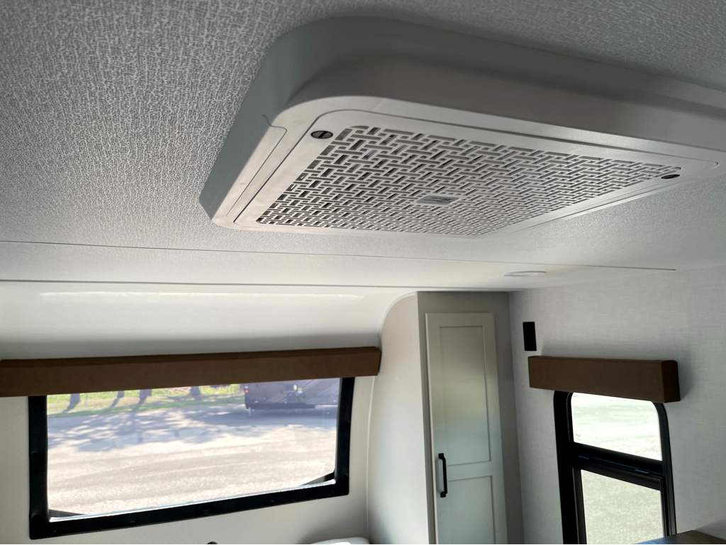 2027 VENTURE RV SPORTTREK 353VIK - Image 28