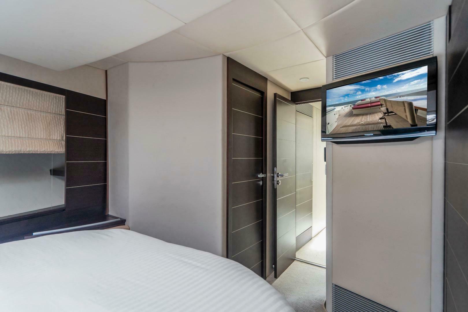 2007 Azimut 68S - Image 46