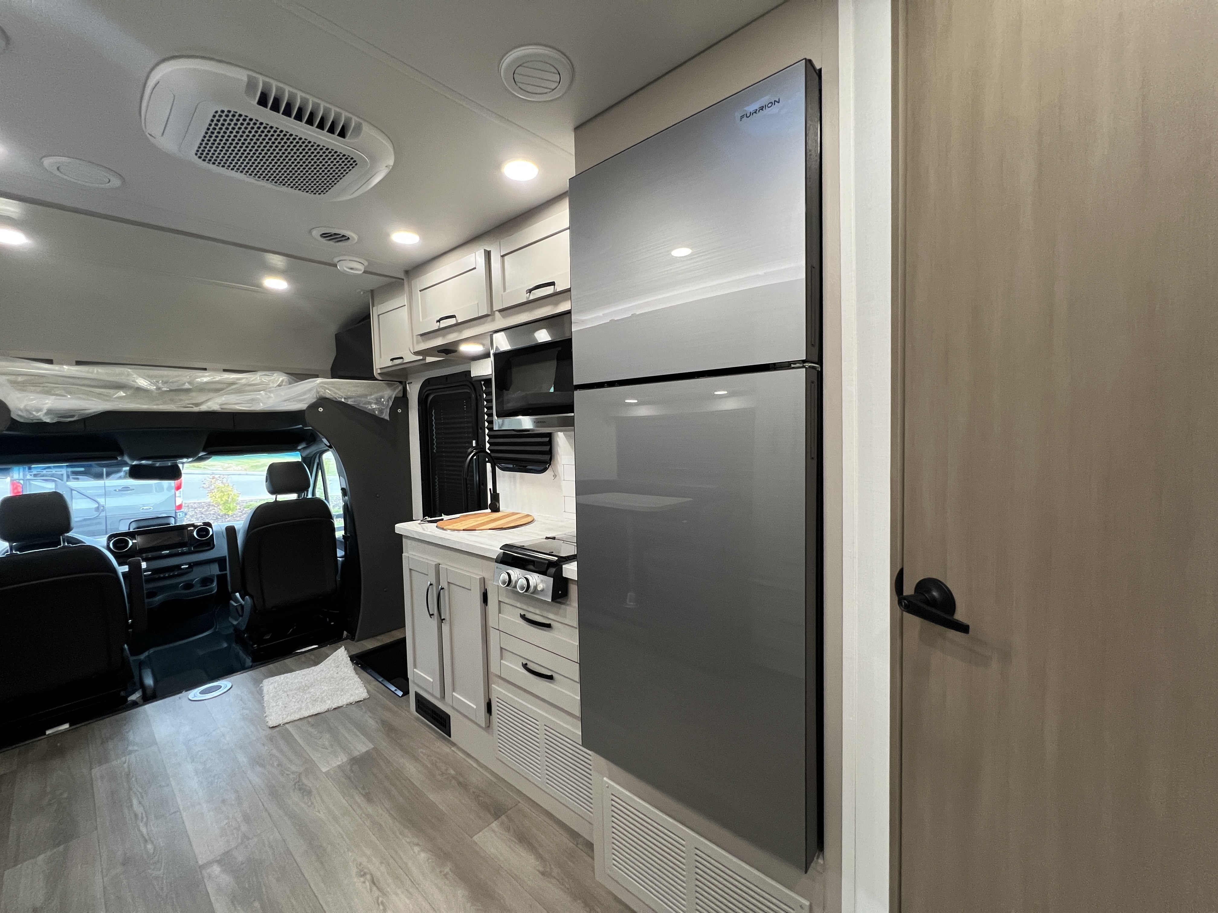 2027 Jayco Melbourne 24L - Image 30