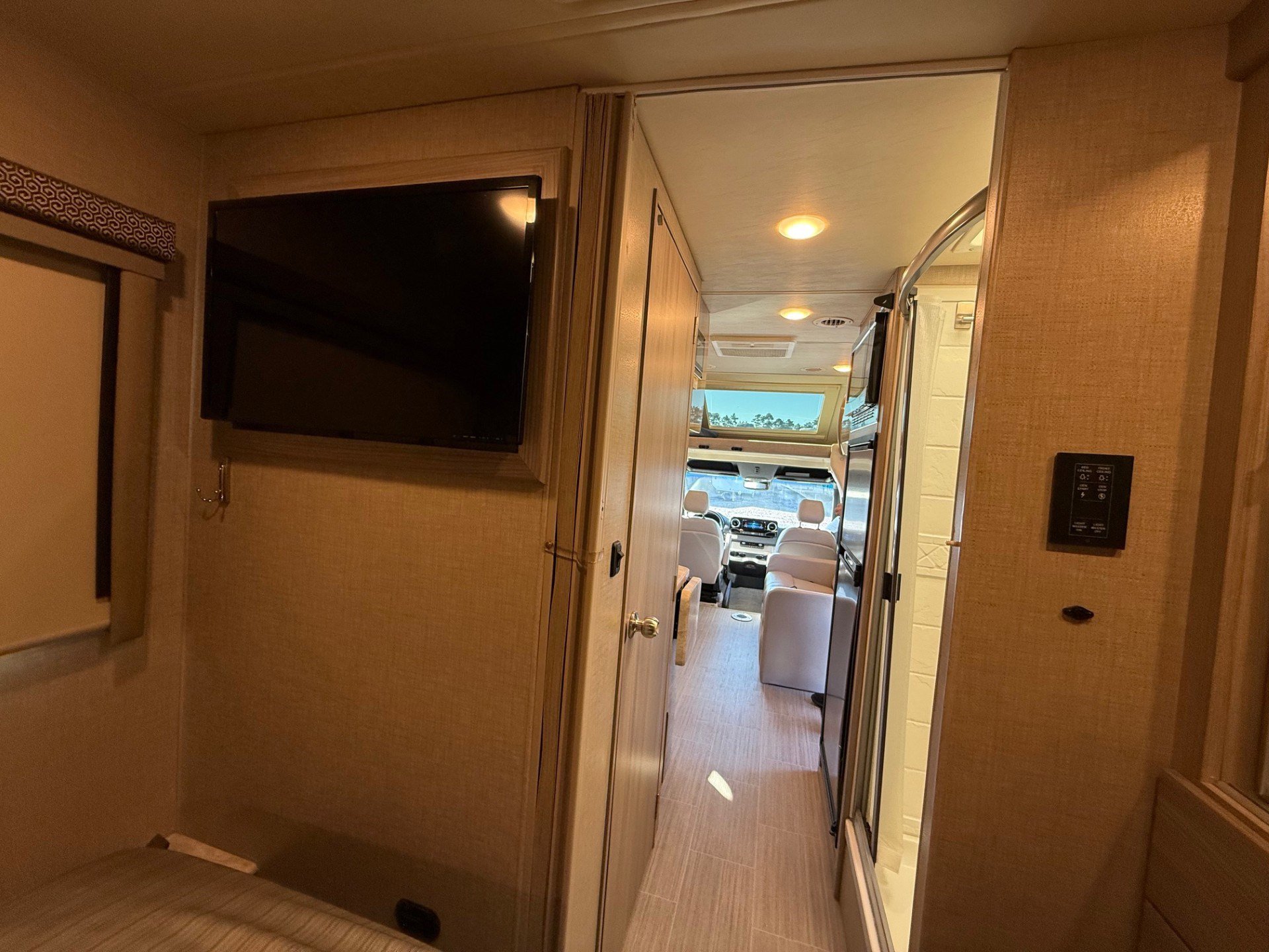 2022 THOR MOTOR COACH DELANO 24RW - Image 13
