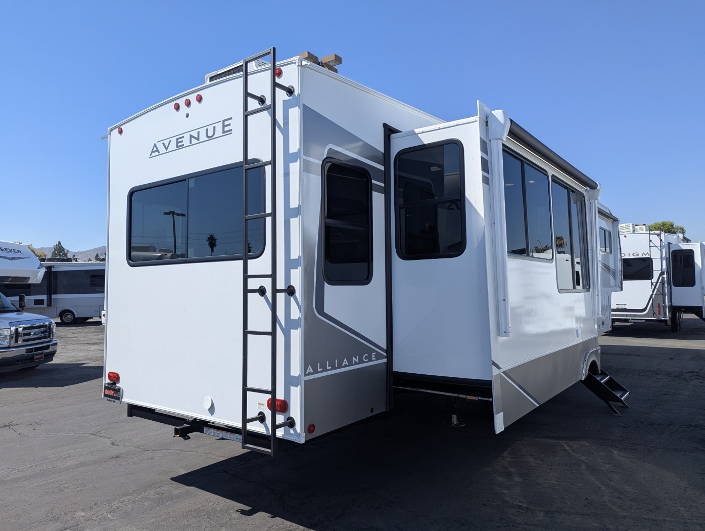 2026 Alliance RV Avenue 39MBR - Image 5
