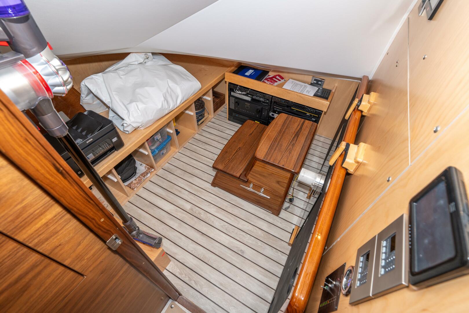 2025 Viking 90 Convertible - Image 61